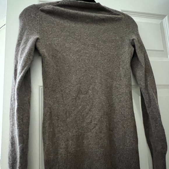 Brown sweater - Picture 2 of 2